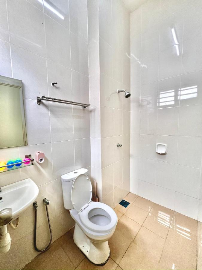 Casa 26 Kotasas Kuantan - near Uia, KMC, KPM Indera Mahkota, Bukit Goh, ECM, Menara 188, 4bilik- 3AC 1kipas, Ruang Tamu AC - B&B Kuantan