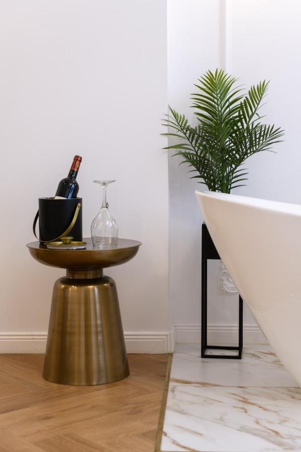 Eden Central Boutique Suites - B&B