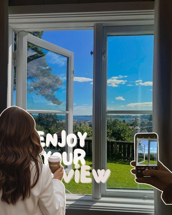 Enjoy comfort and the view 2,5 km away from Color Line - B&B Larvik
