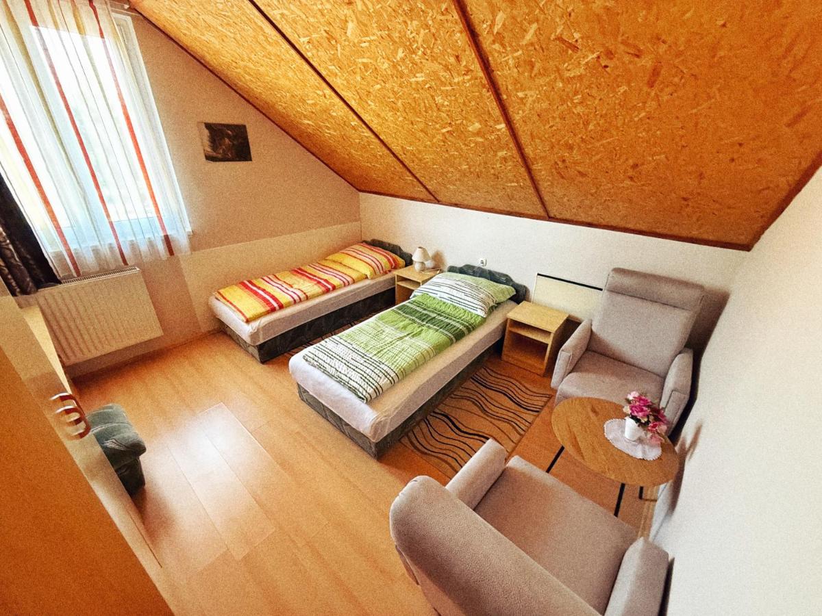 Camera Familiare con Bagno in Comune