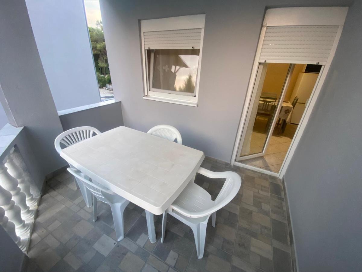 Apartamento de 1 dormitorio con vistas a la piscina