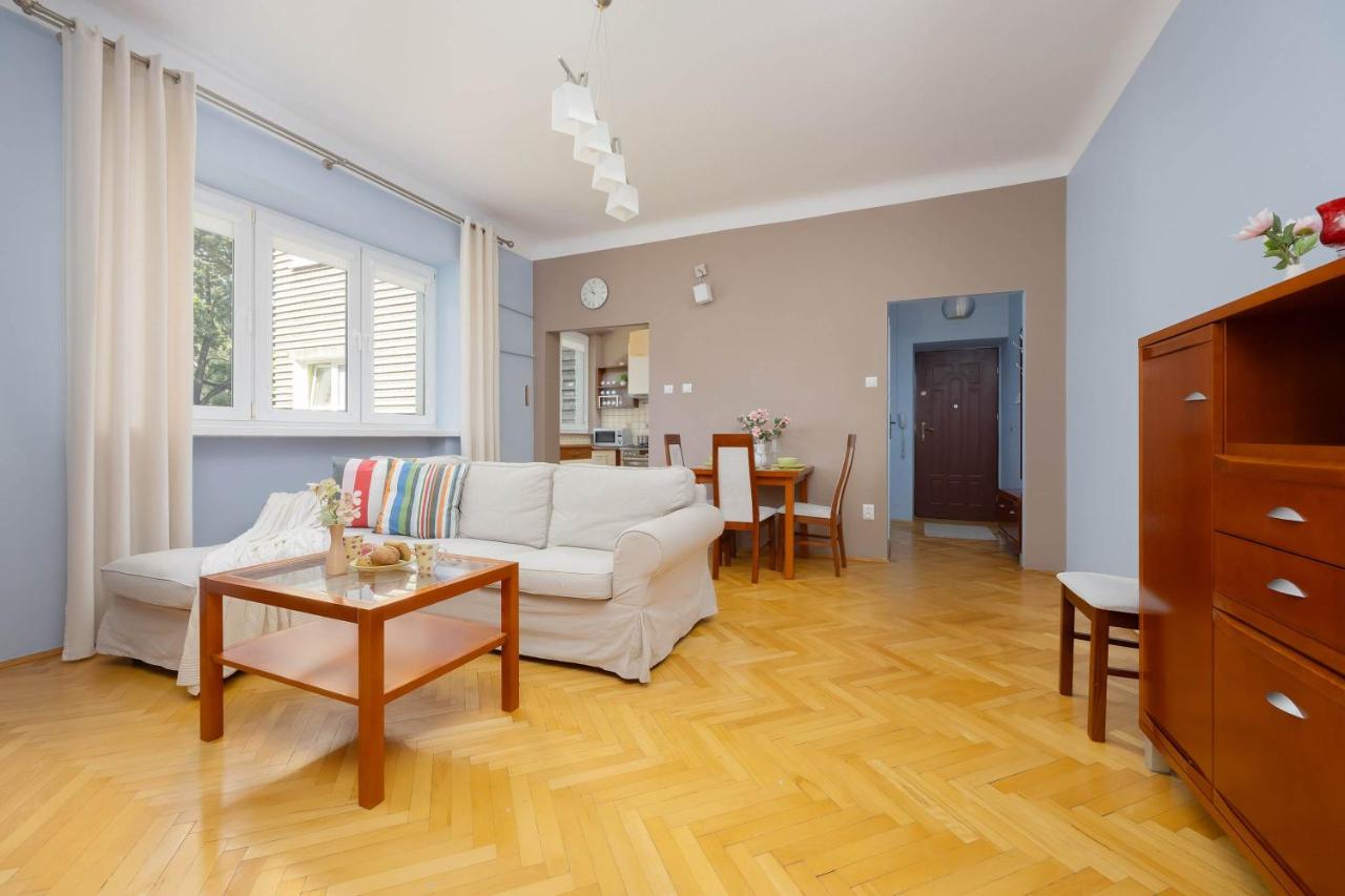 Atmospheric and Spacious Apartment in Warsaw for 3 People by Noclegi Renters