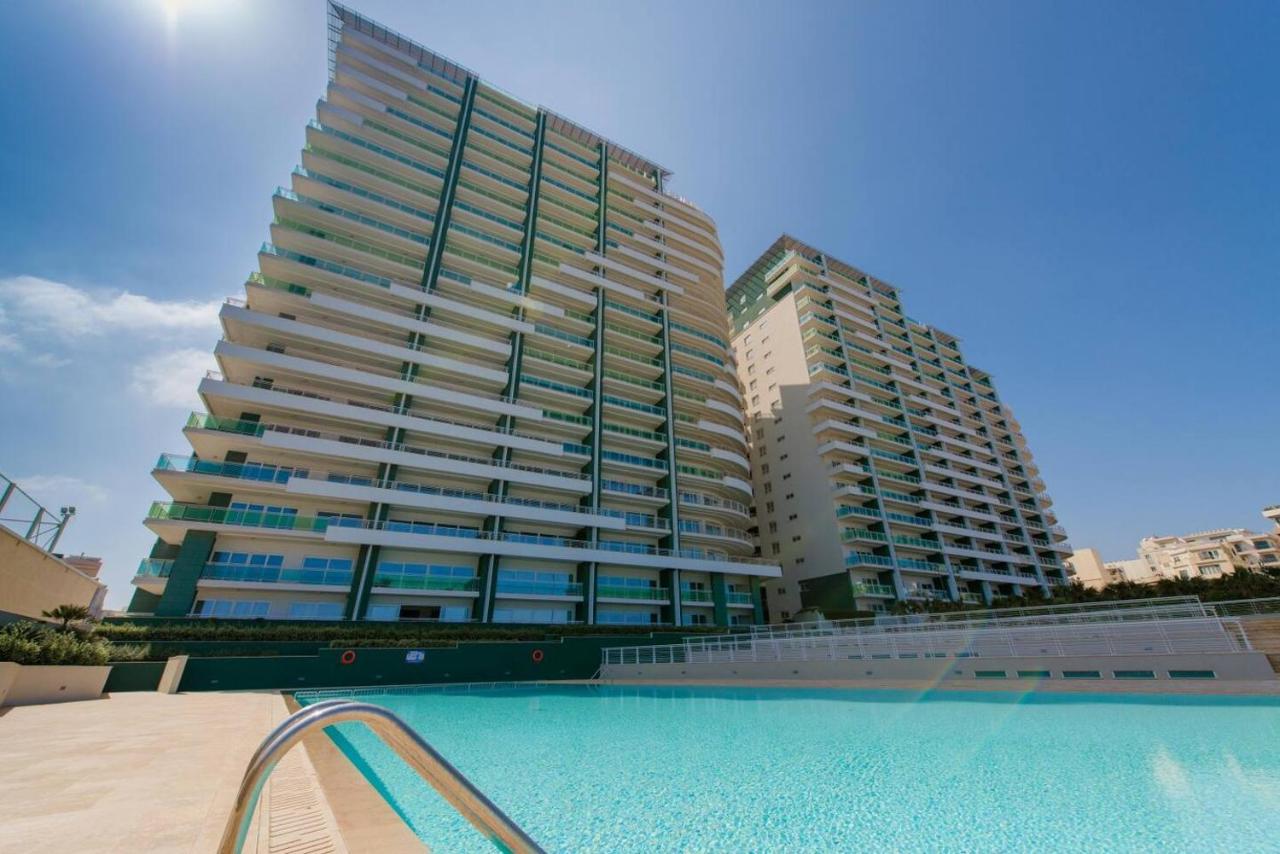 16th Floor with Pool & 180 Sea Views by QuickTrips - Bed and Breakfast Sliema