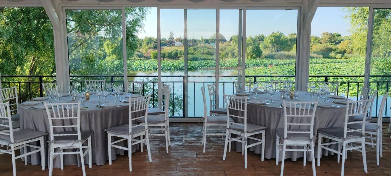 La nuferi lac to Therme & Aeroport Otopeni - B&B