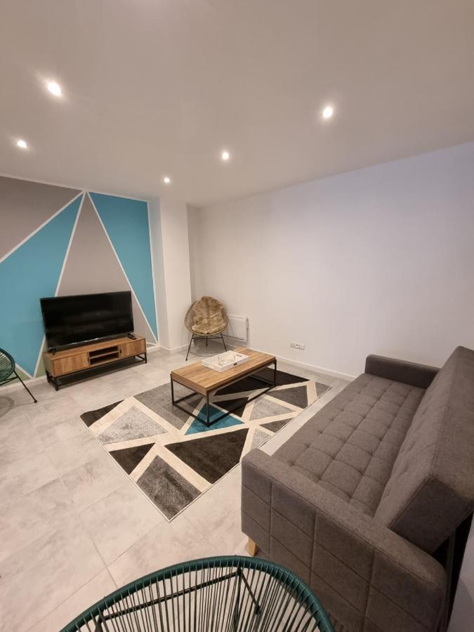 VALSCOSY parking - Activités illégales interdite - B&B Valenciennes