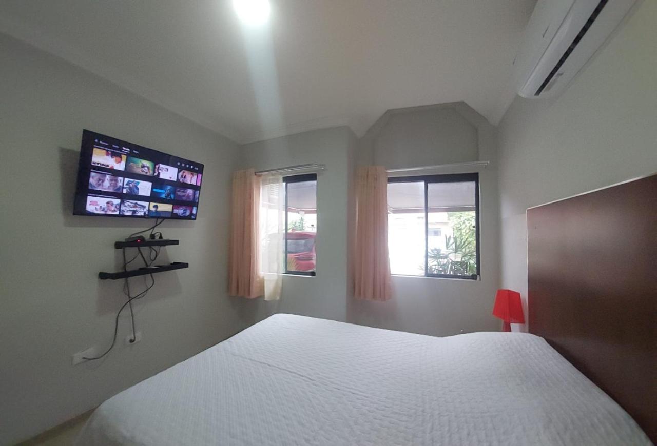 PEQUEÑO y ACOGEDOR DEPARTAMENTO CON GARAJE y recibe PEQUEÑOS PELUDITOS - B&B
