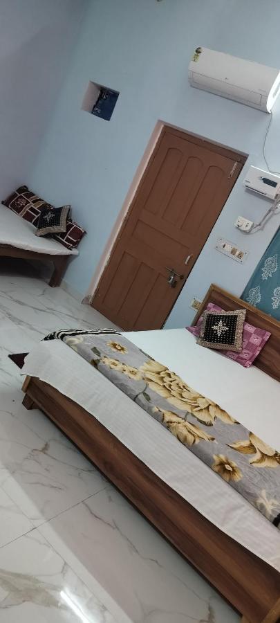 Shree Rameshwaram Guest House Ram Mandir 300 meters - B&B
