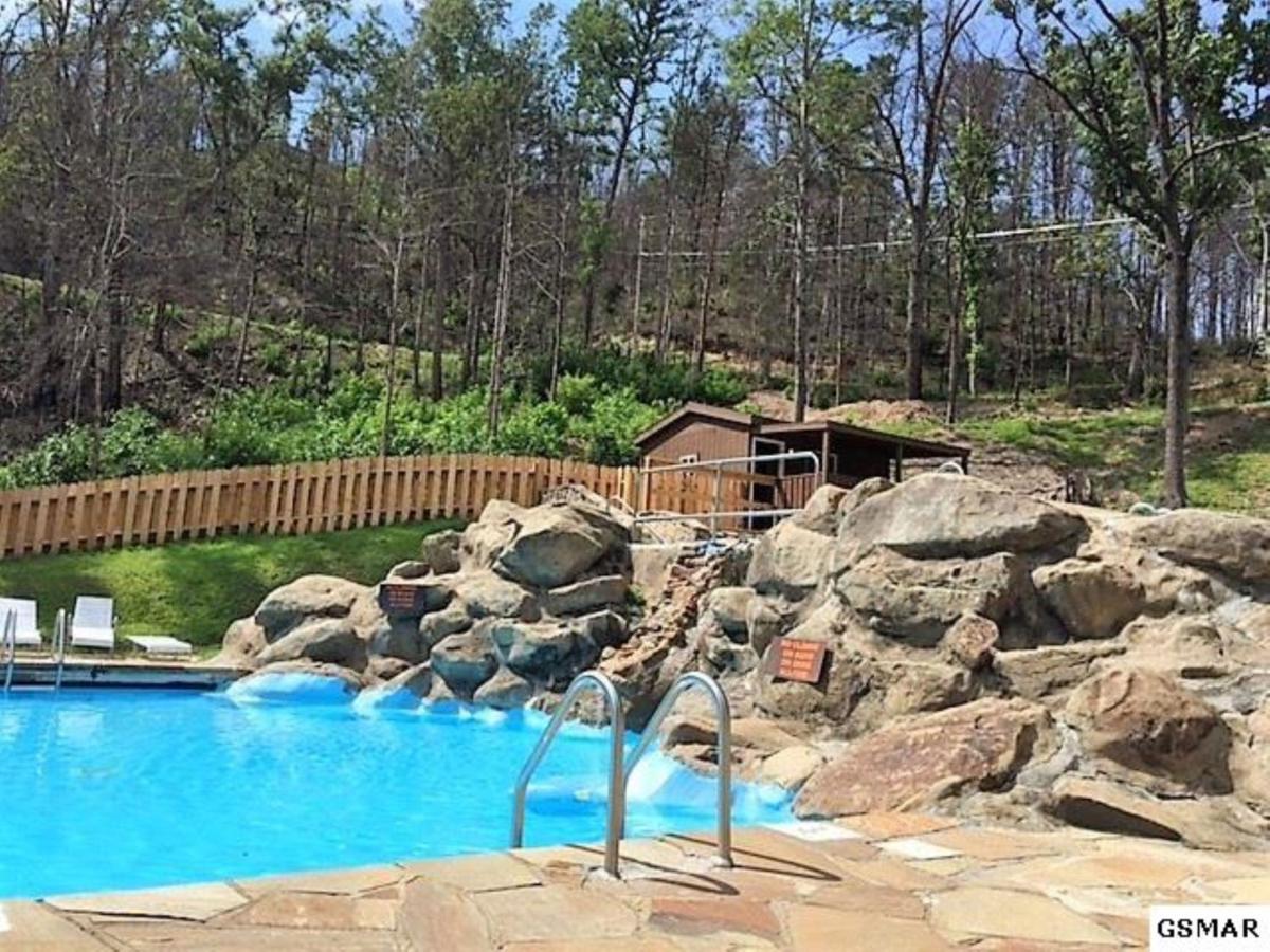 Cubs Crib by American Patriot Getaways - Bed and Breakfast Gatlinburg