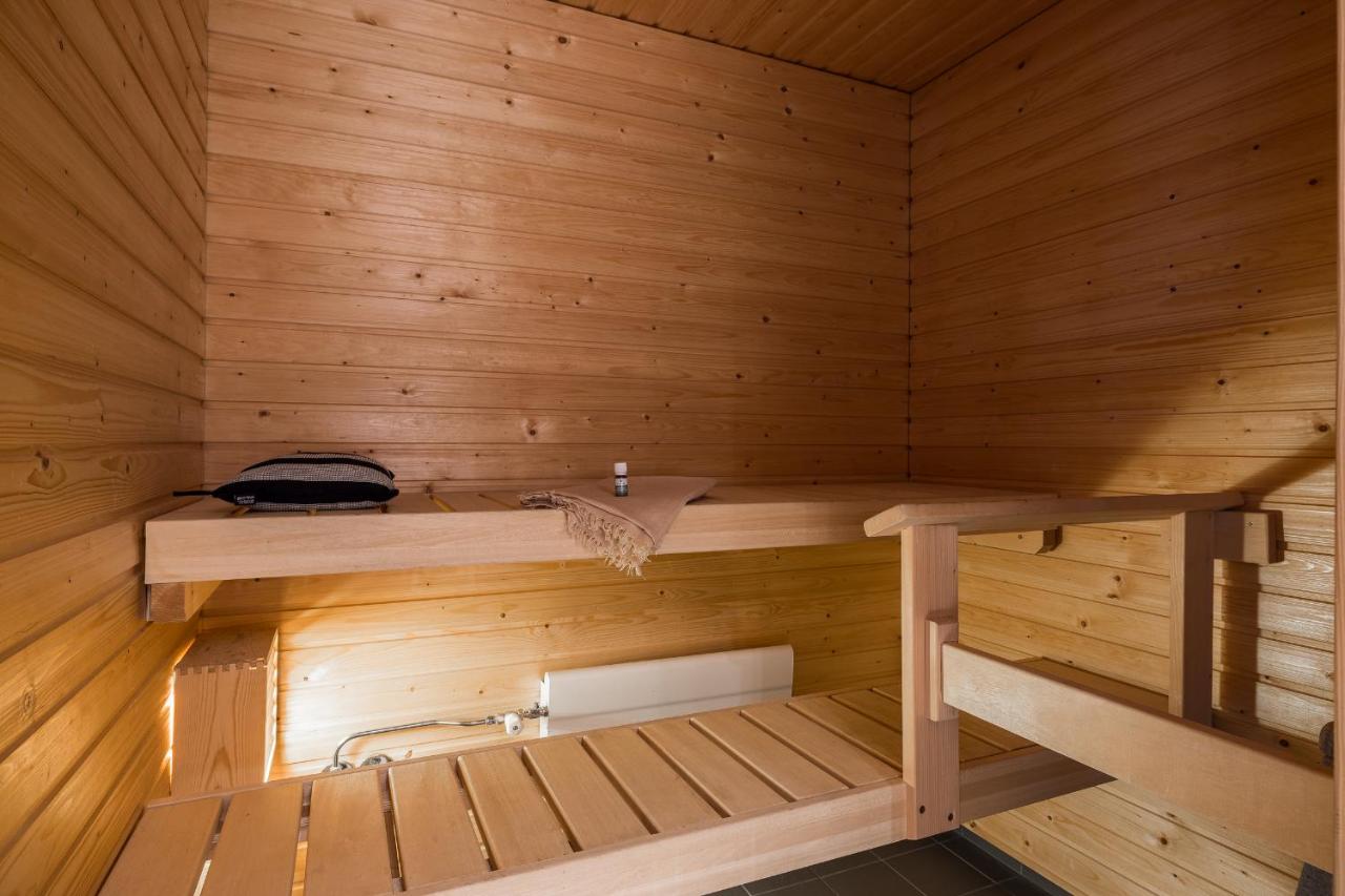 1-Bedroom Beachfront Apartment with Balcony, Sauna and Parking in Helsinki Aurinkolahti - B&B Helsinki