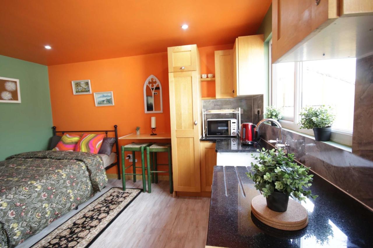 Georgias Gate Studio Cottage - Sleeps 4 & Pets Ok - B&B Errill