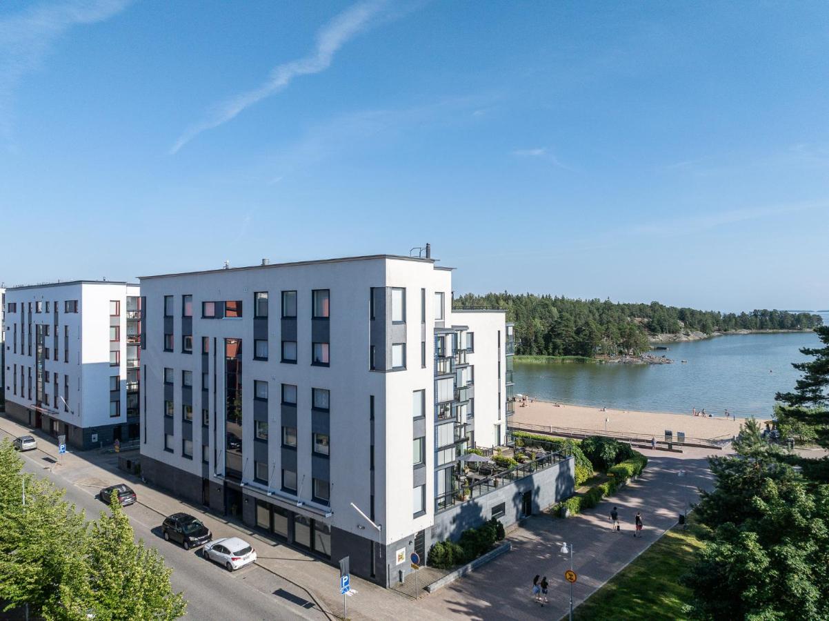 1-Bedroom Beachfront Apartment with Balcony, Sauna and Parking in Helsinki Aurinkolahti - B&B Helsinki