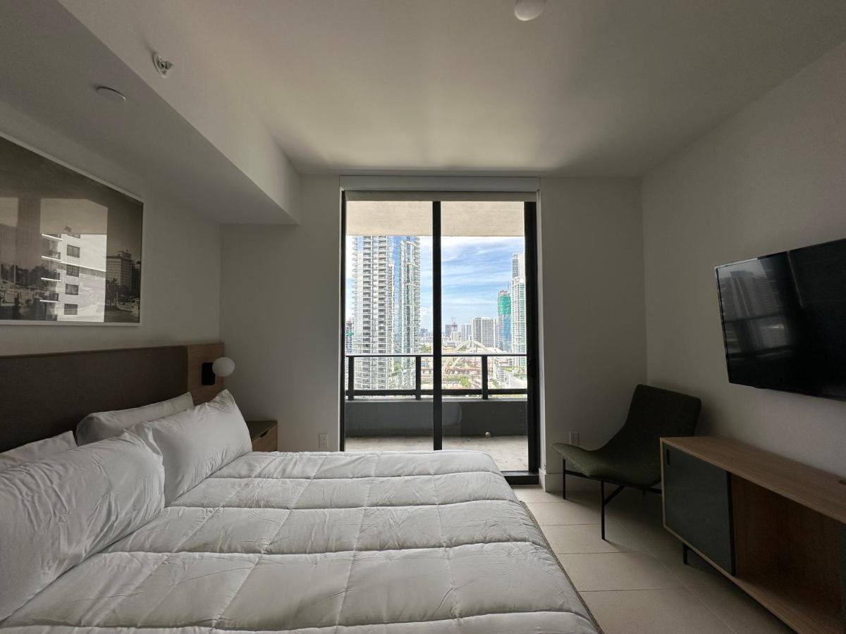 Modern 2BR-2BA in Downtown - B&B Miami