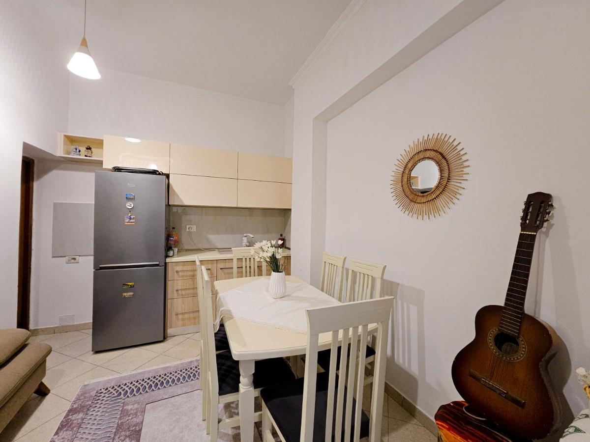 White House Korçë Guesthouse - B&B Maliq