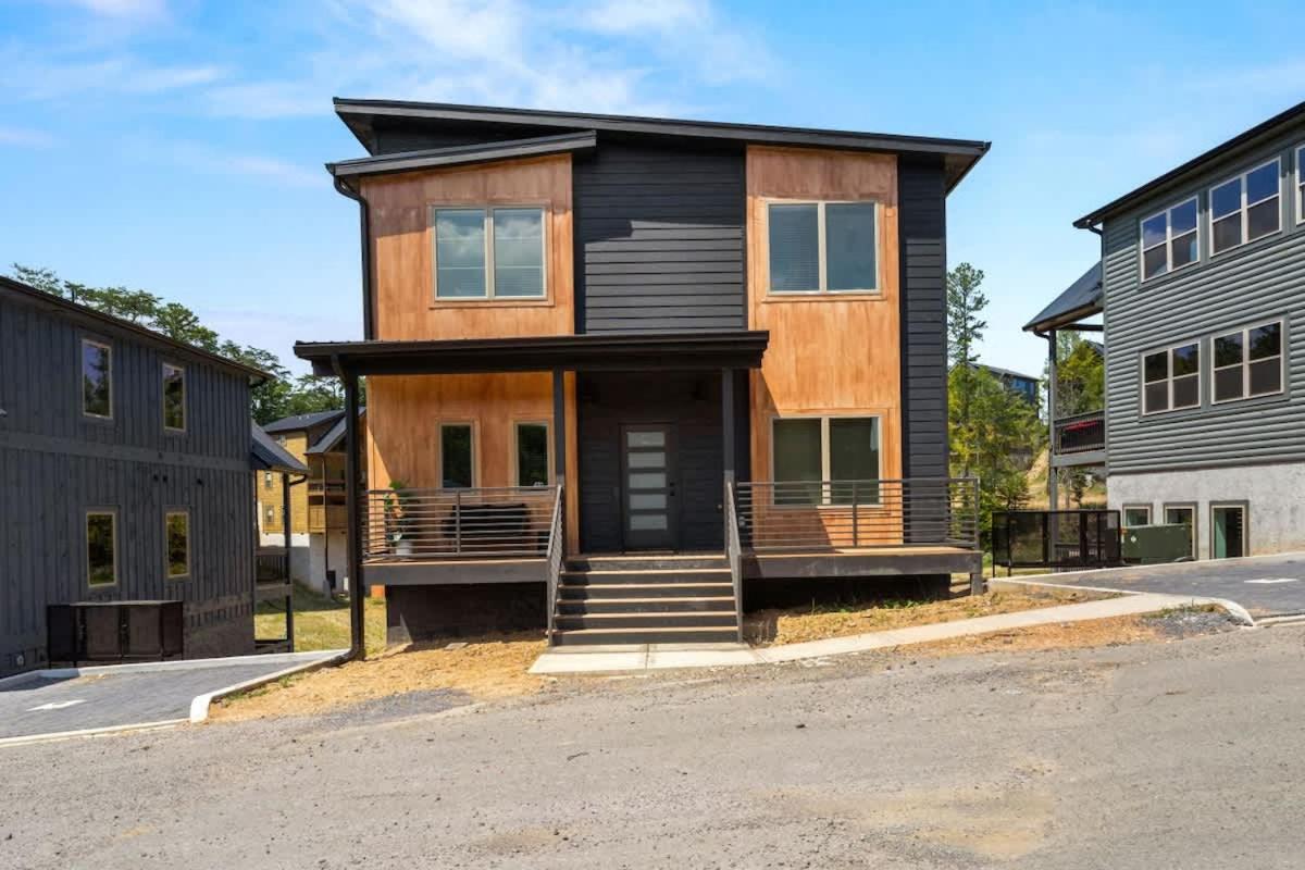 Parkway Pool Retreat - Indoor Pool & Hot Tub - B&B Pigeon Forge