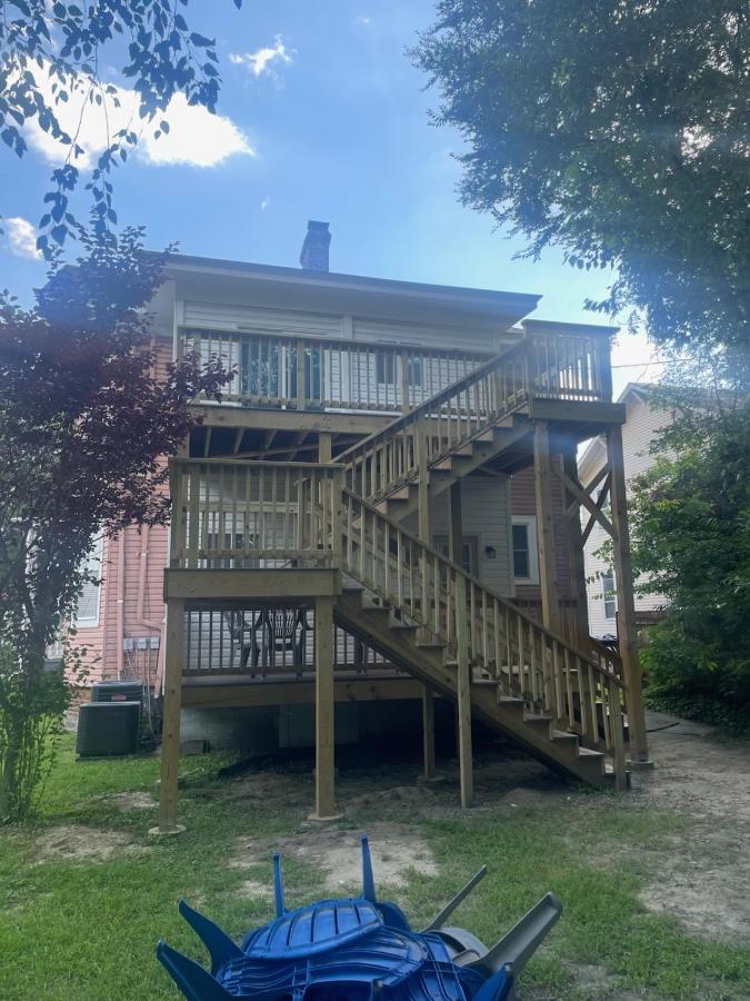 The Great Pink Lady with Huge Wrap Around Porch! - Ferienwohnung Richmond