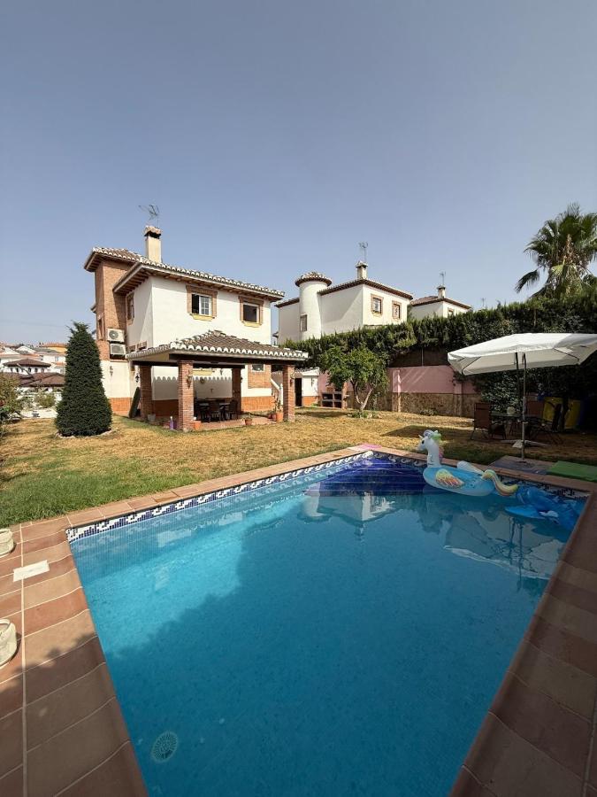 Family chalet villa Otura - B&B Otura
