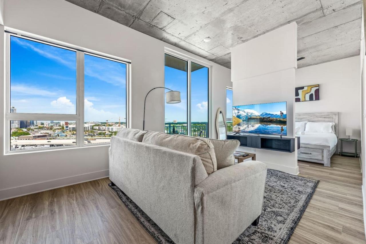 Channelside High Rise Perfect for Remote Work - Chambres d'hôtes Tampa
