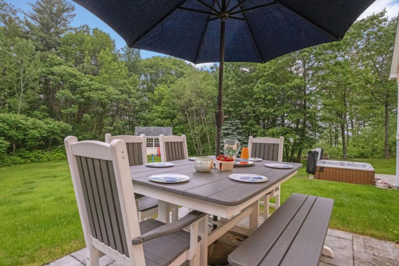Lakes Region Retreat, Hot Tub & Fire Pit, Game Room - B&B Gilford