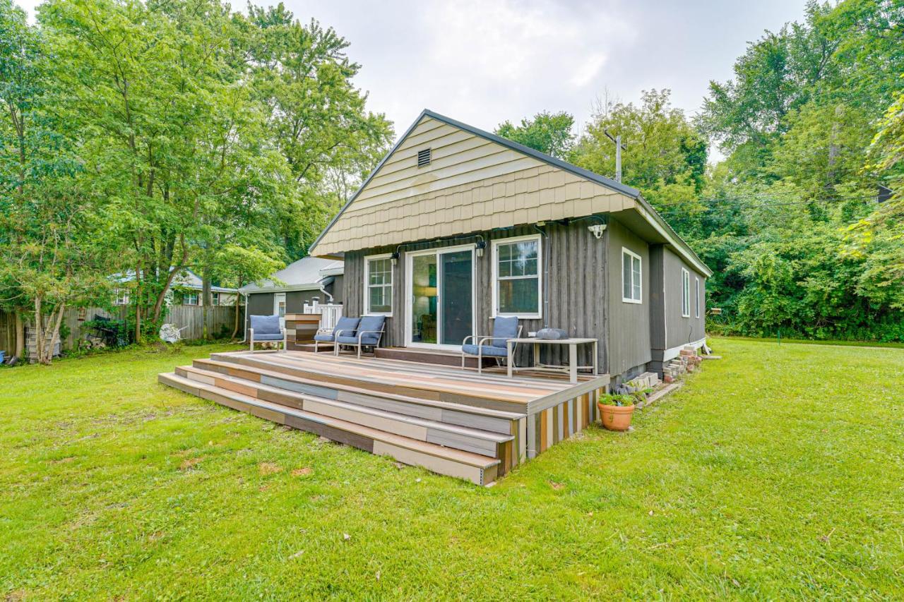 Walk to Cranberry Lake: Quaint Family Cottage - B&B Campbells Corner