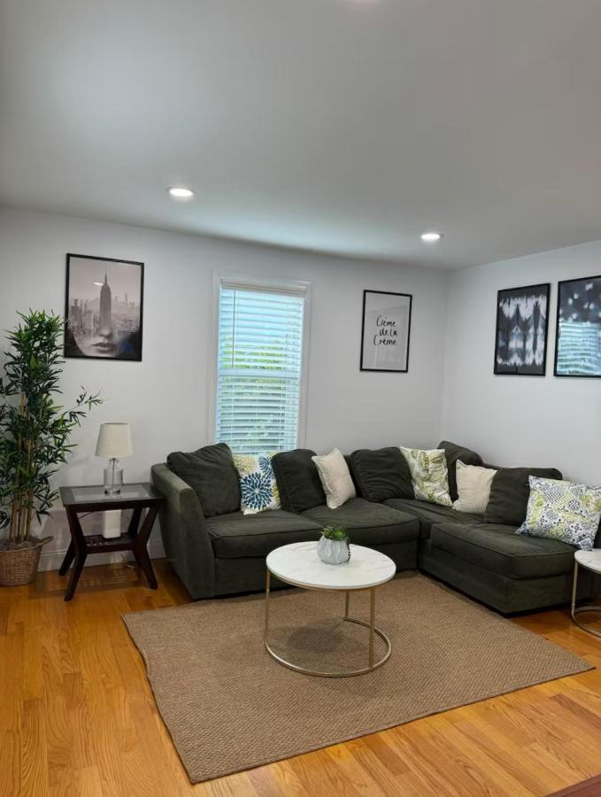 Remodeled Townhouse in Watertown - Chambres d’hôtes Watertown