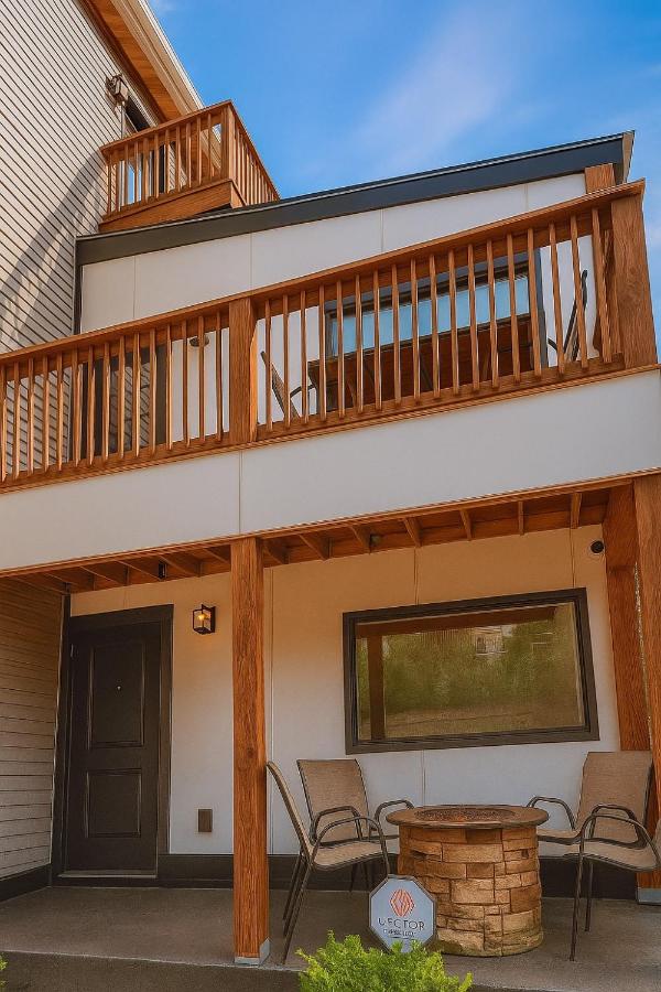 3BR Stylish Retreat, Minutes from Downtown Pittsburgh, Free 3-Car Parking - Ferienwohnung Pittsburgh