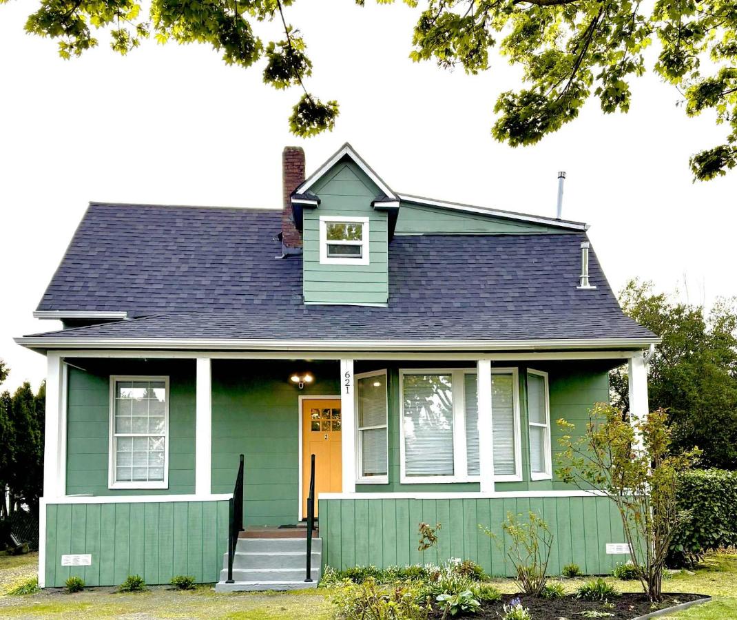 DT Stylish & Newly Renovated Home 2bdrm KQ beds Sea Tac 6 Miles with AC - B&B