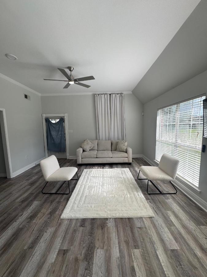 Prairieville Retreat 3-bedroom house - B&B
