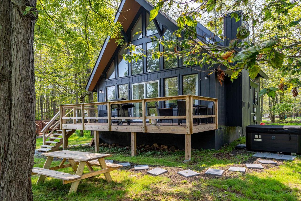 Blue Diamond Hot Tub Fire Pit 3 BDR - Bed and Breakfast Tobyhanna