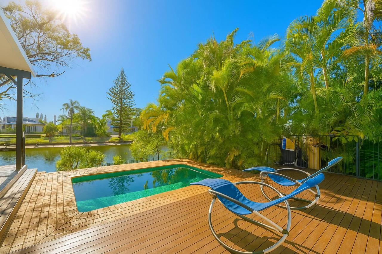 Aqua Haven - Modern Waterfront Escape - B&B Costa Dorada