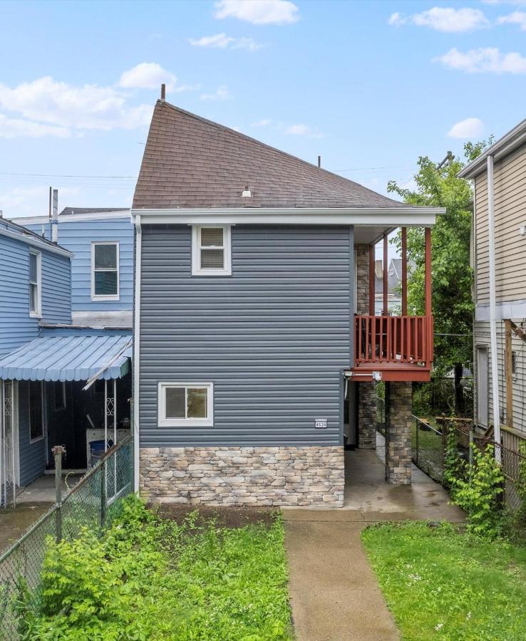 Bloomfield, Pittsburgh Large and Accessible 3 Bedroom Apr with Free Parking - B&B Pittsburgh