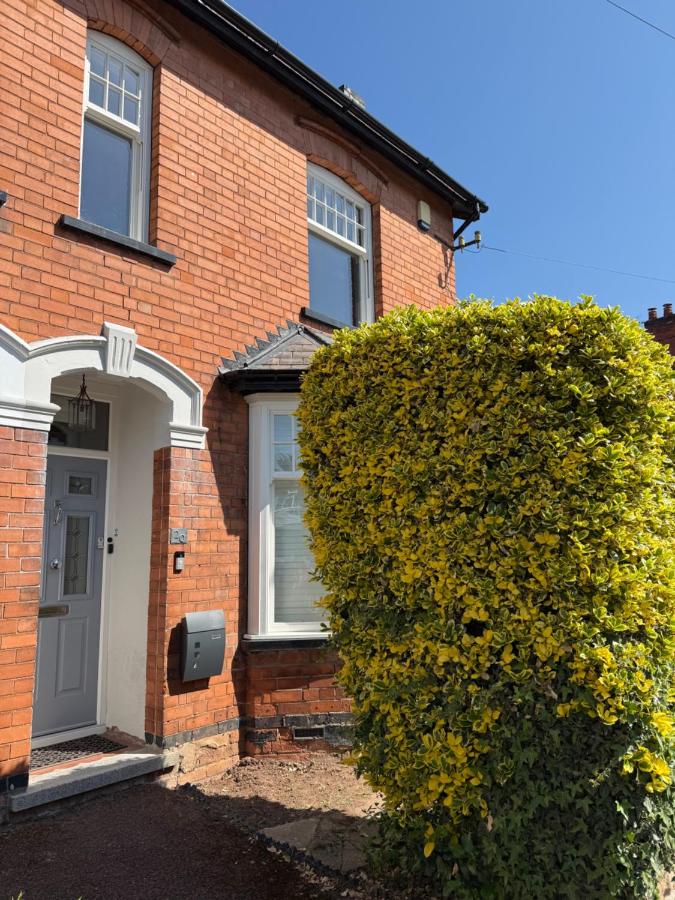 West Bridgford 2 Bed 2 Bathroom Apartment with parking - B&B