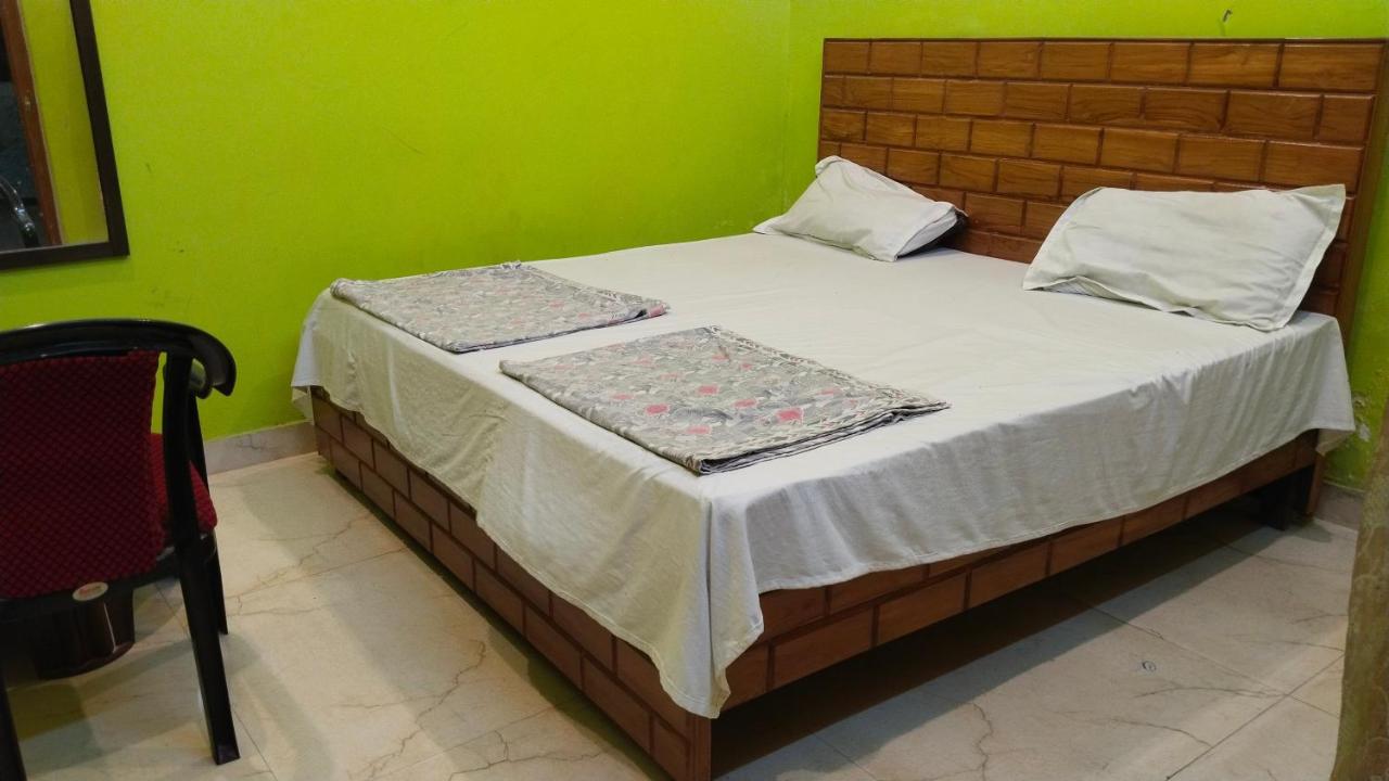 OM Guest House - B&B Ayodhya