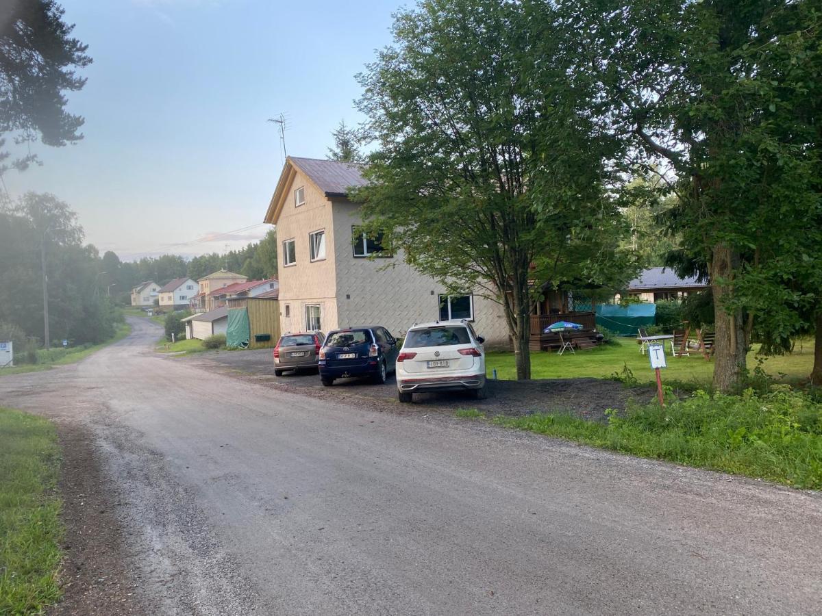 Mäntyharju keskus, yksityishuoneita keittiöllä tai koko 88m2 asunto - B&B Mäntyharju