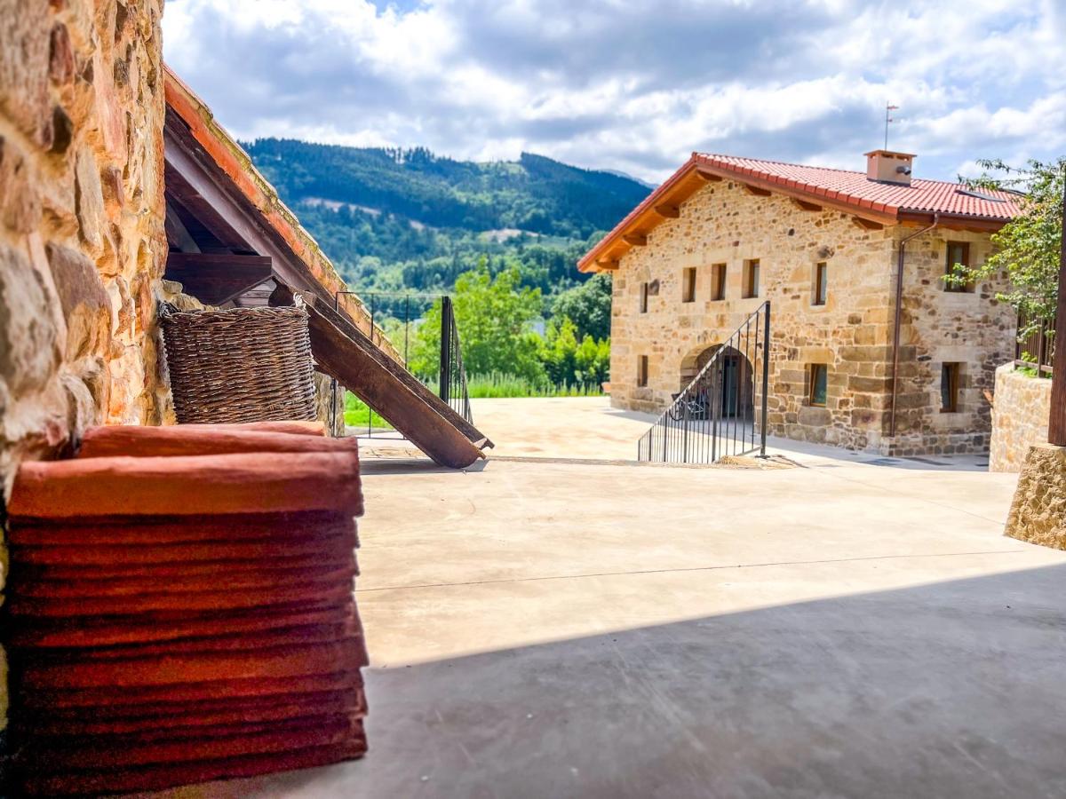 Solatsu Baserria - Apartamentos Rurales - B&B Elorrio