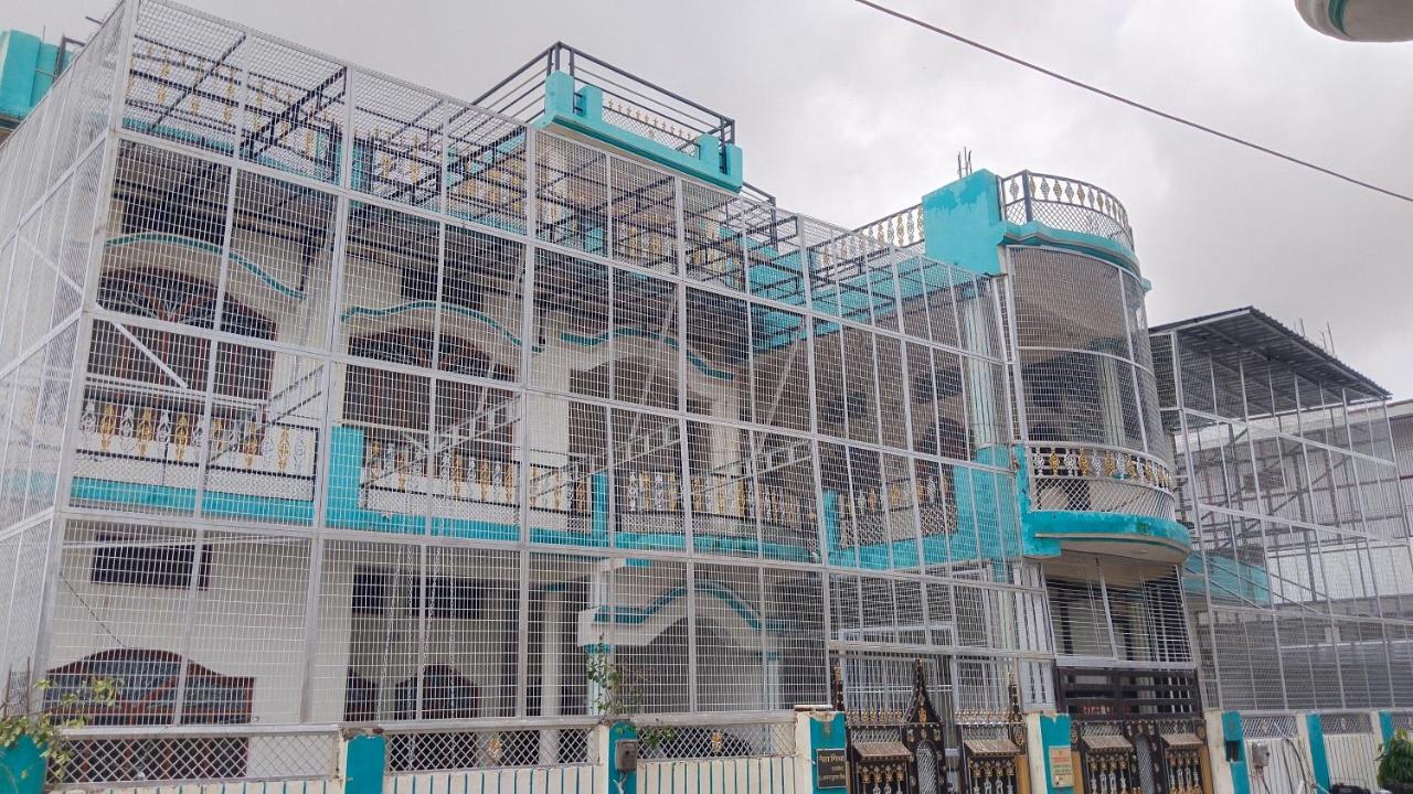 OM Palace Guest House - B&B Ayodhya