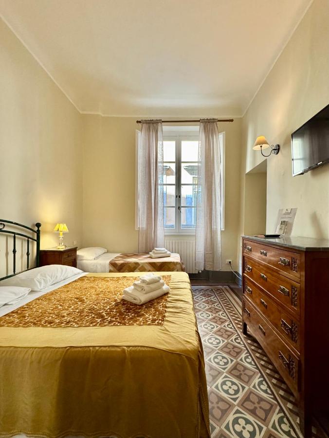 Dreibettzimmer mit eigenem externen Bad