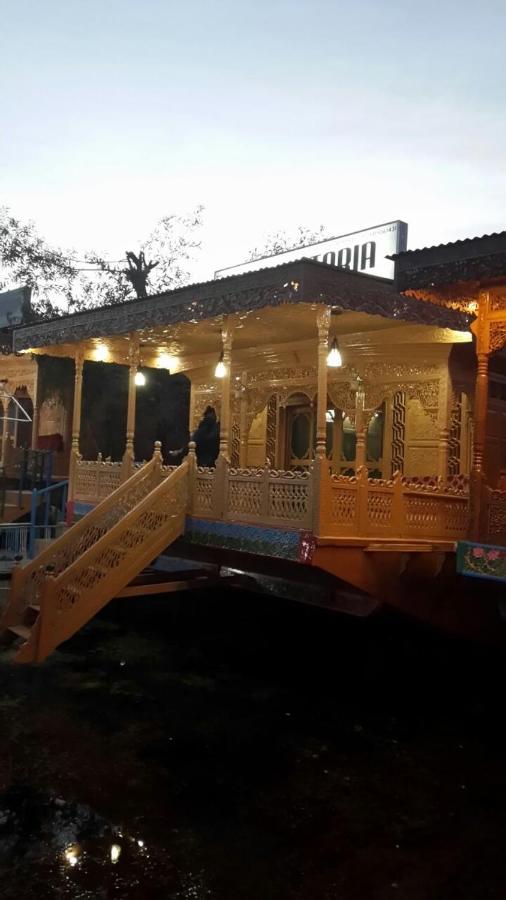 Lake Victoria Houseboats - Bed and Breakfast Srinagar