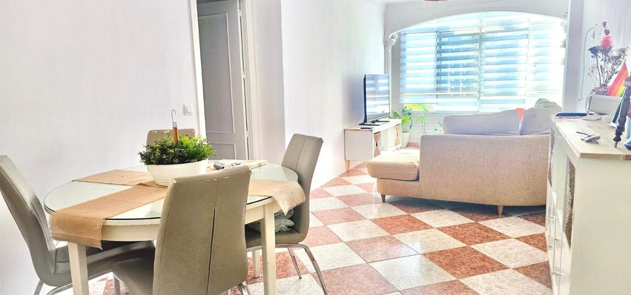 Amplia vivienda a un paso del centro de Cádiz - B&B El Trocadero