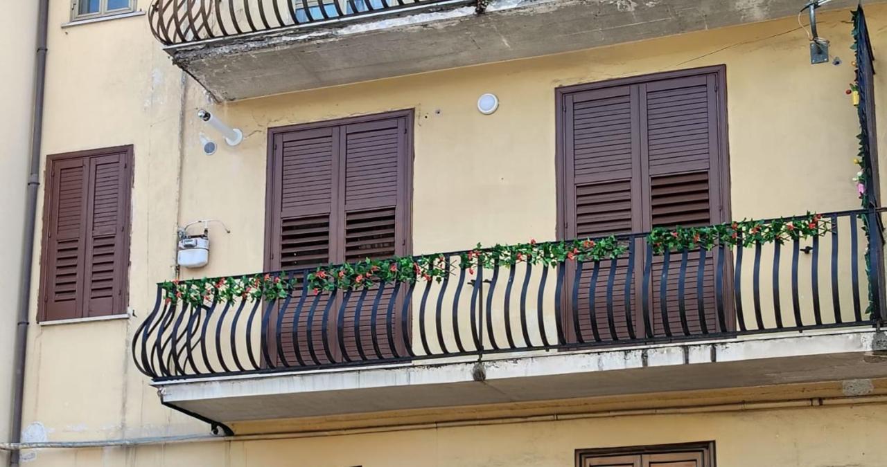 Hyria Intero Appartamento in centro città WiFi fibra free - B&B