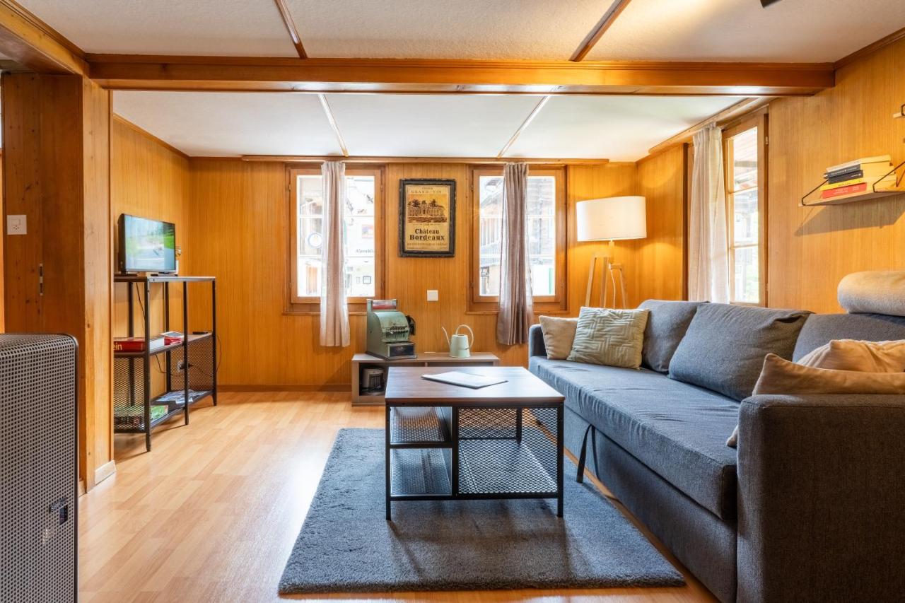 Lovely & great equipped wooden Alp Chalet flat - Chambres d’hôtes Kandersteg