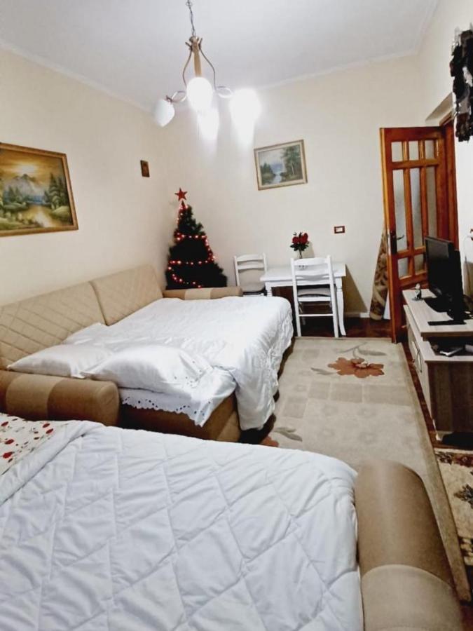 Gezimi Apartament - Ferienwohnung Korça