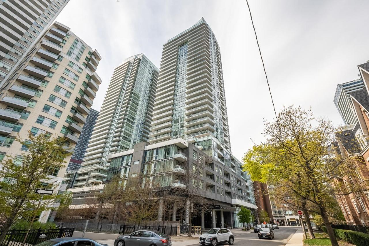 Cozy 2 Bedroom Dunfield Ave Apartment - B&B Toronto