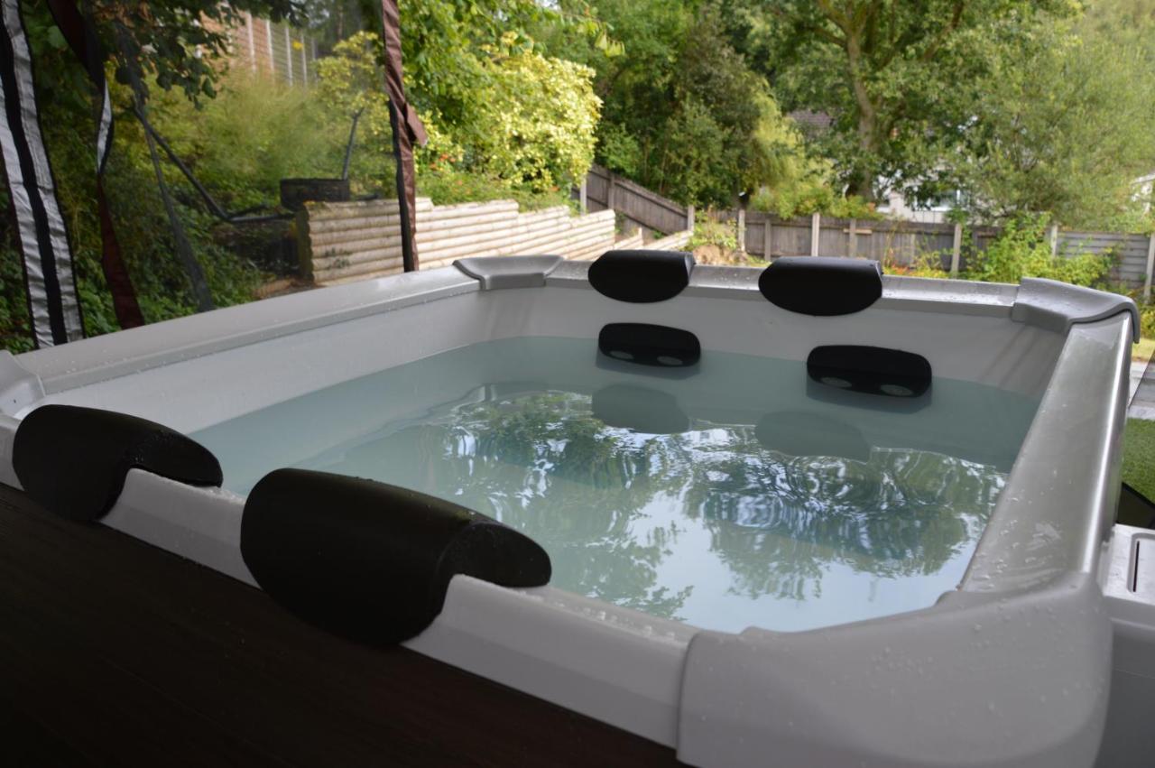 Hot Tub Oasis by the Sea & Woods - B&B Swansea