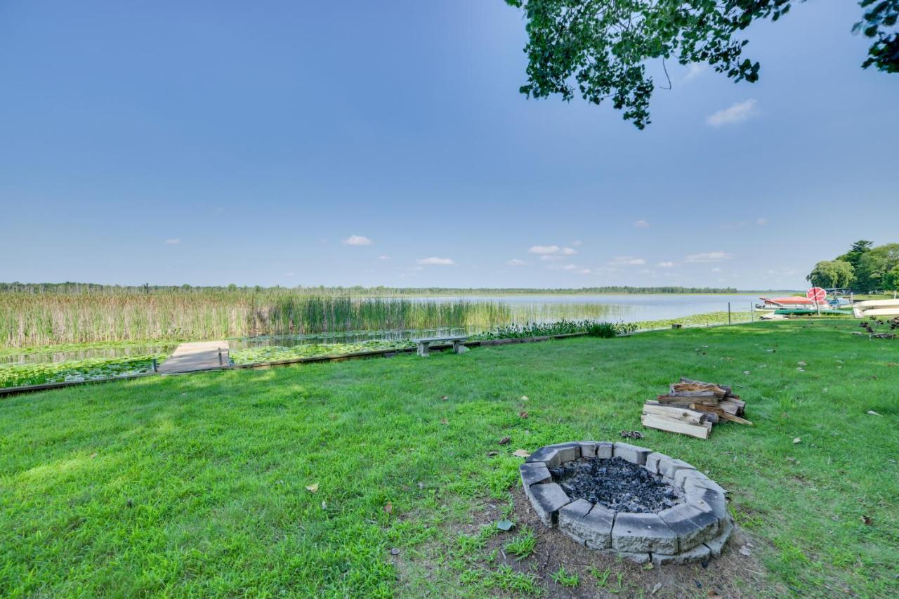 East Tawas Lakefront Getaway with Kayaks and Deck - B&B East Tawas