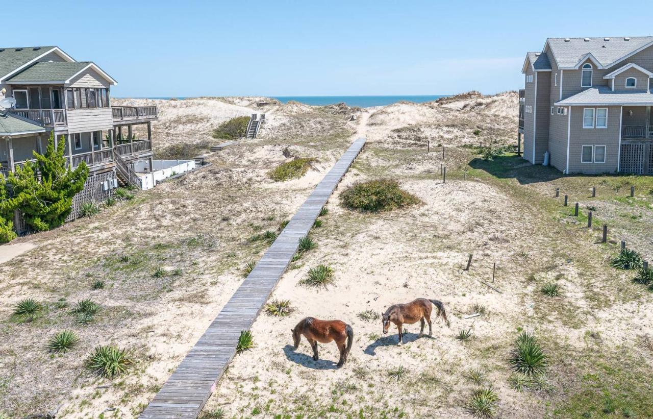 Cavallo Dunes - 4x4 Carova Beach, Oceanfront, Ocean View, Hot Tub, Pets OK, Year Round Flex Stays - Ferienwohnung Knotts Island