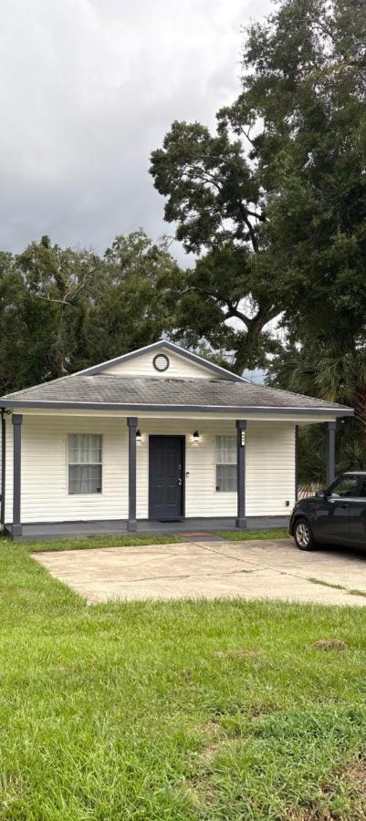 Peaceful Place Less Than a Mile to FSU and 15 mins to Airport - Bed and Breakfast Tallahassee