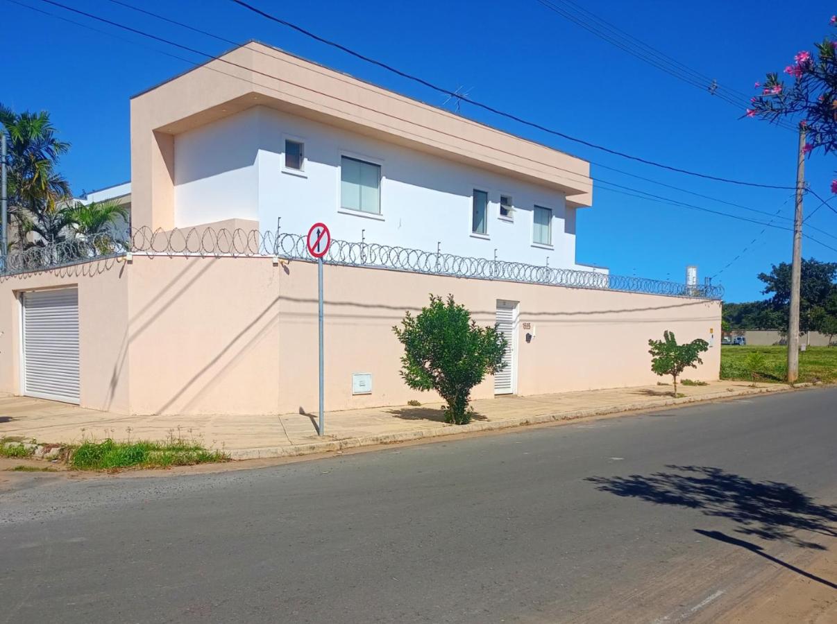 Lar de charme e tranquilidade em montes Claros - B&B
