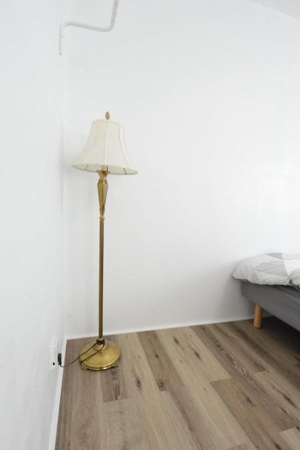 Deluxe One-Bedroom Apartment