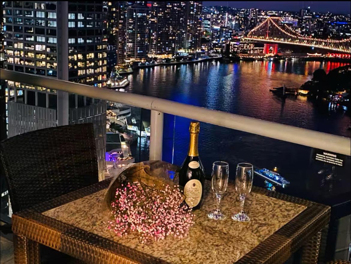lovely 2 bedroom apartment with river view with a pool and a gym in the heart of the CBD - B&B Brisbane