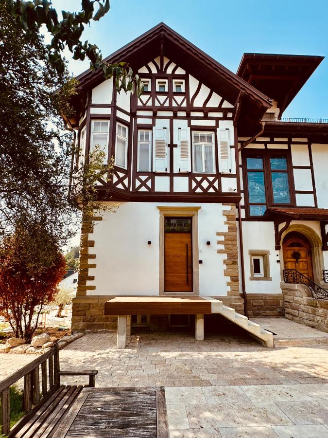 luxuriöse Altbau Wohnung in Denkmal-Villa - Bed and Breakfast Aidlingen